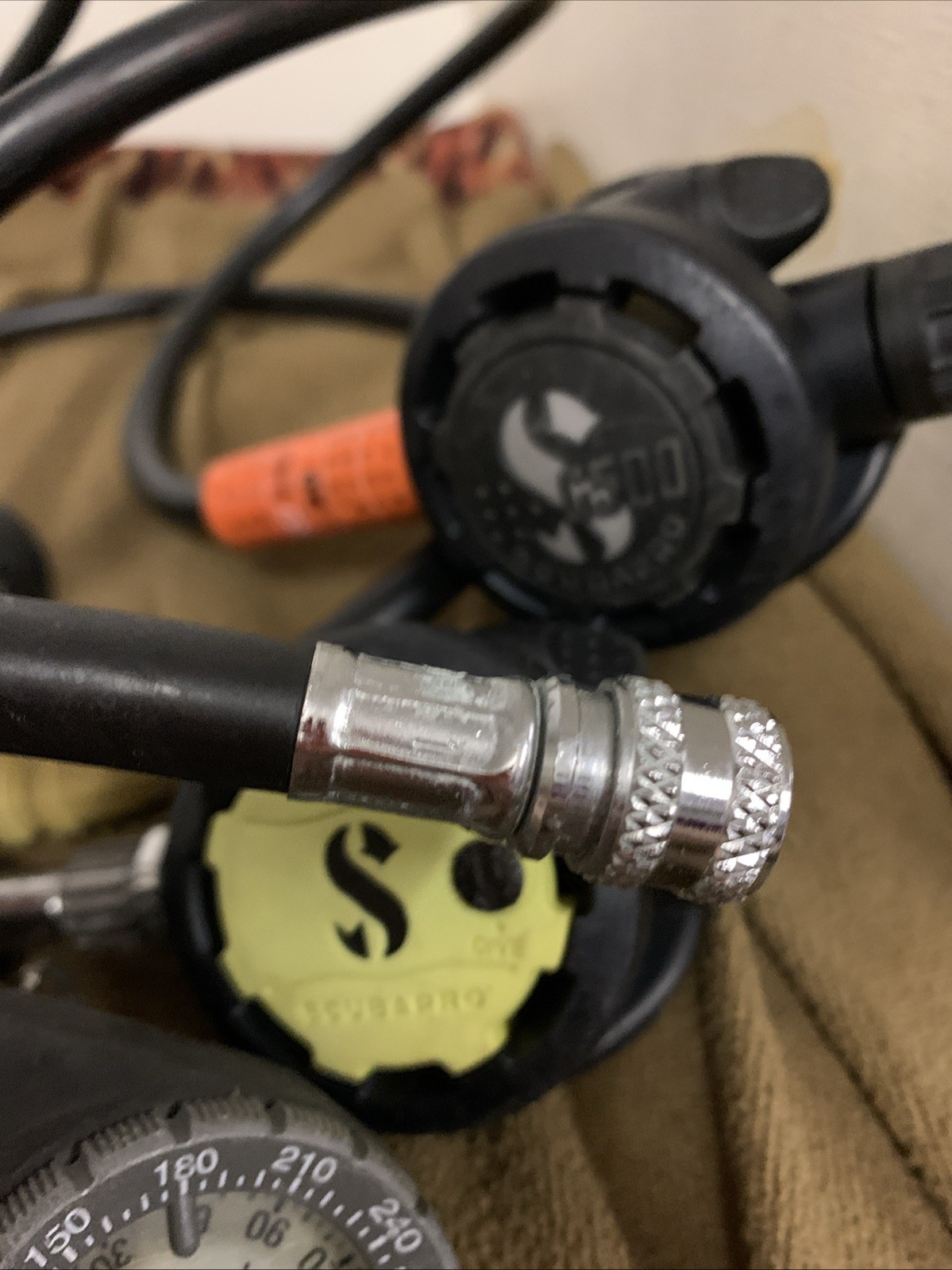 Scuba Pro R380 & G5000 Regulator & Suunto 3 Console Gauge Set Great Shape Lot