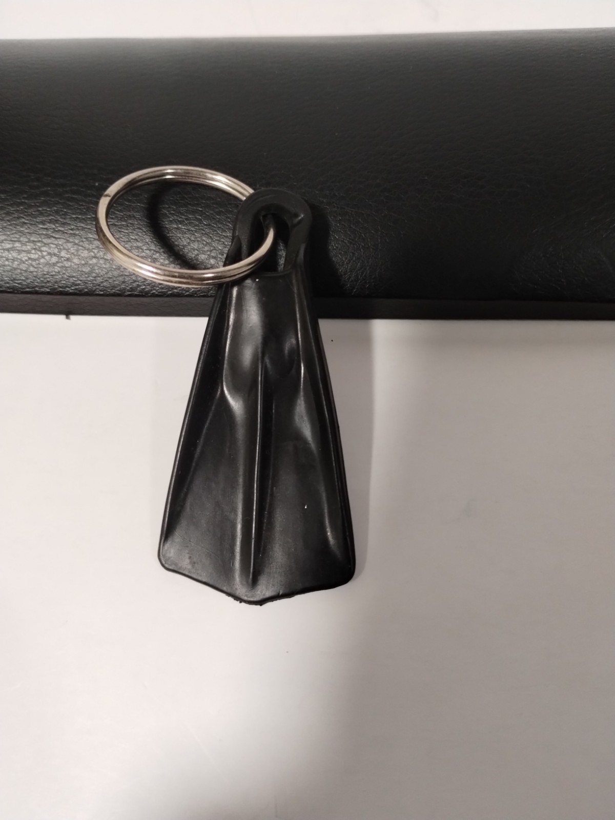 Speedo Mini Fin Scuba Diving KeyChain BLACK FLIPPER