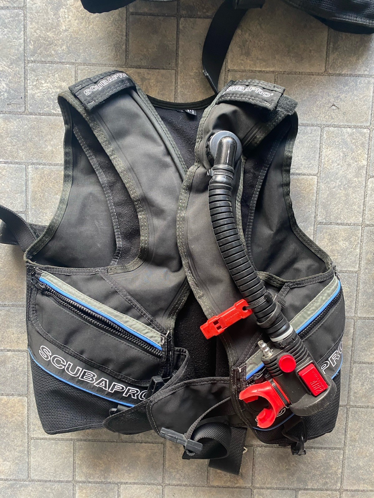 Scubapro Lot Set 3 Vests 4 Regulators 2 Bags MK20 G250 AIR2 Stahlsac UNTESTED
