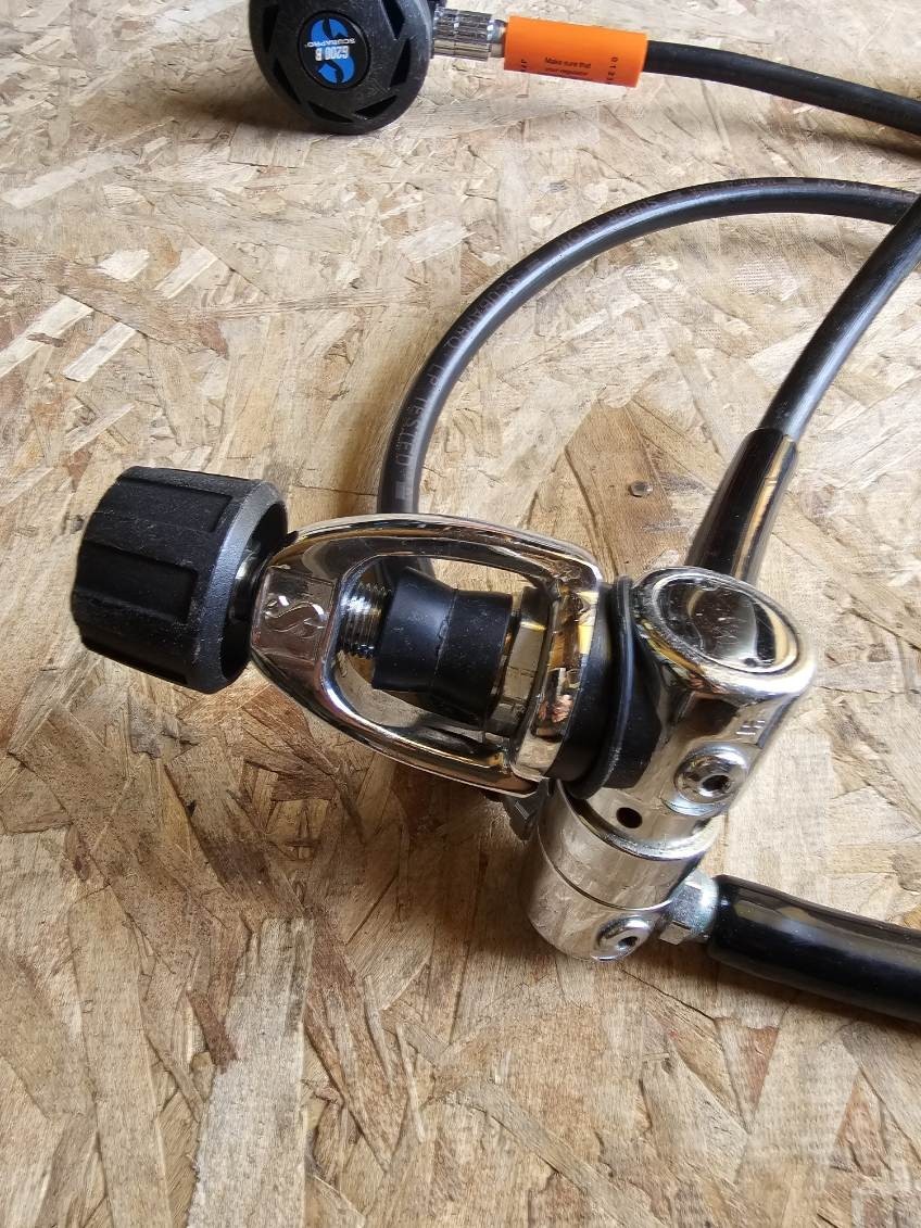 Scubapro MK10 Regulator Set w/ G200 B 2nd Stage & 3-Gauge Console