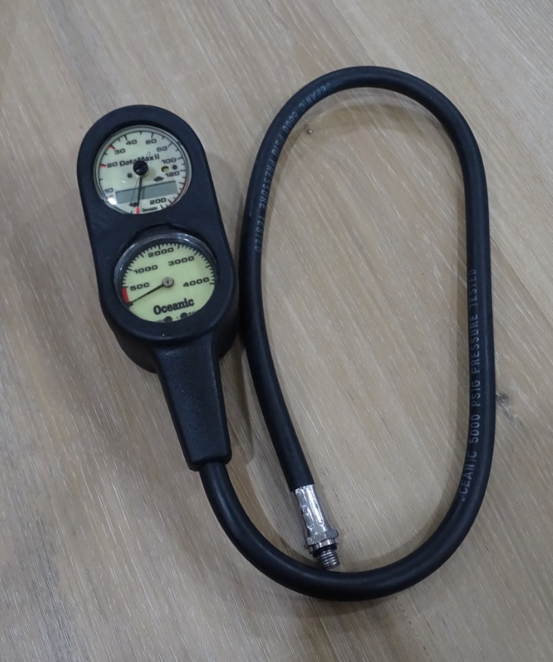 Oceanic Instruments Model 45237 Pressure Gauge, Depth Gauge, Compass in Box