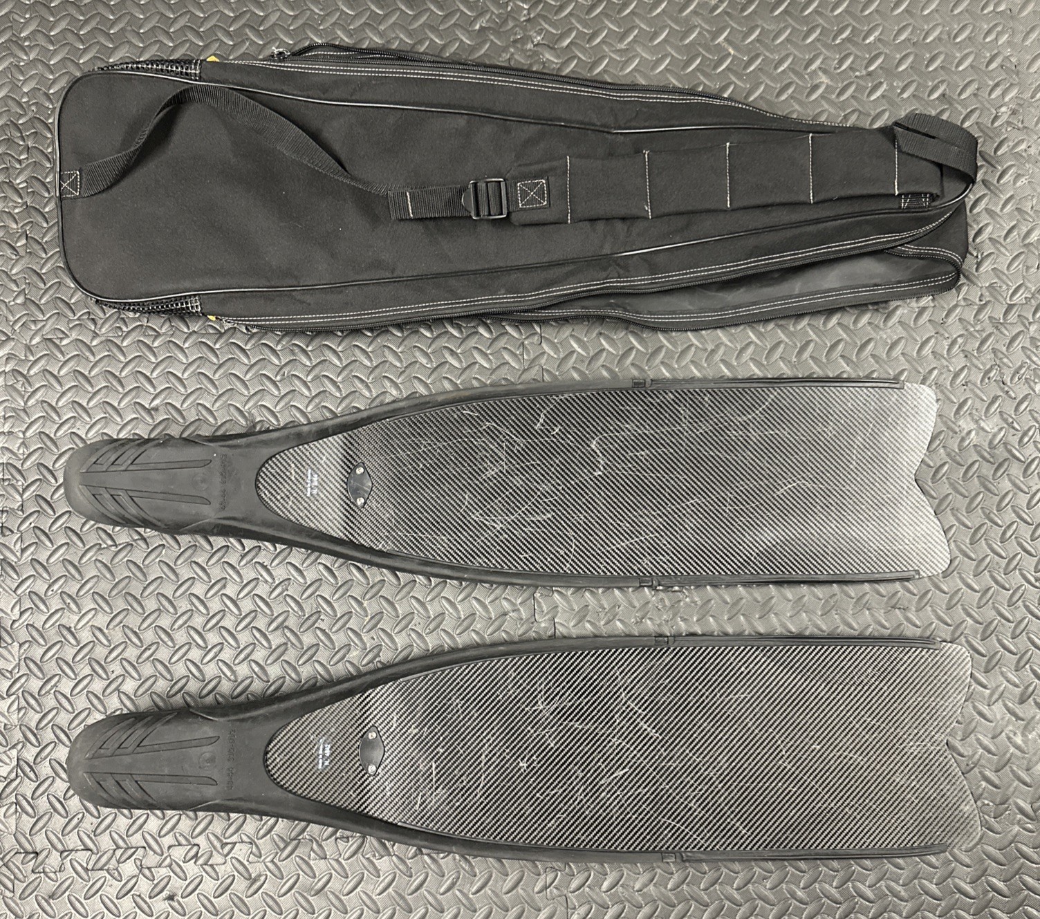 Mares Razor Carbon Full Foot Dive Fins Size 43-44 Freedive Spearfishing