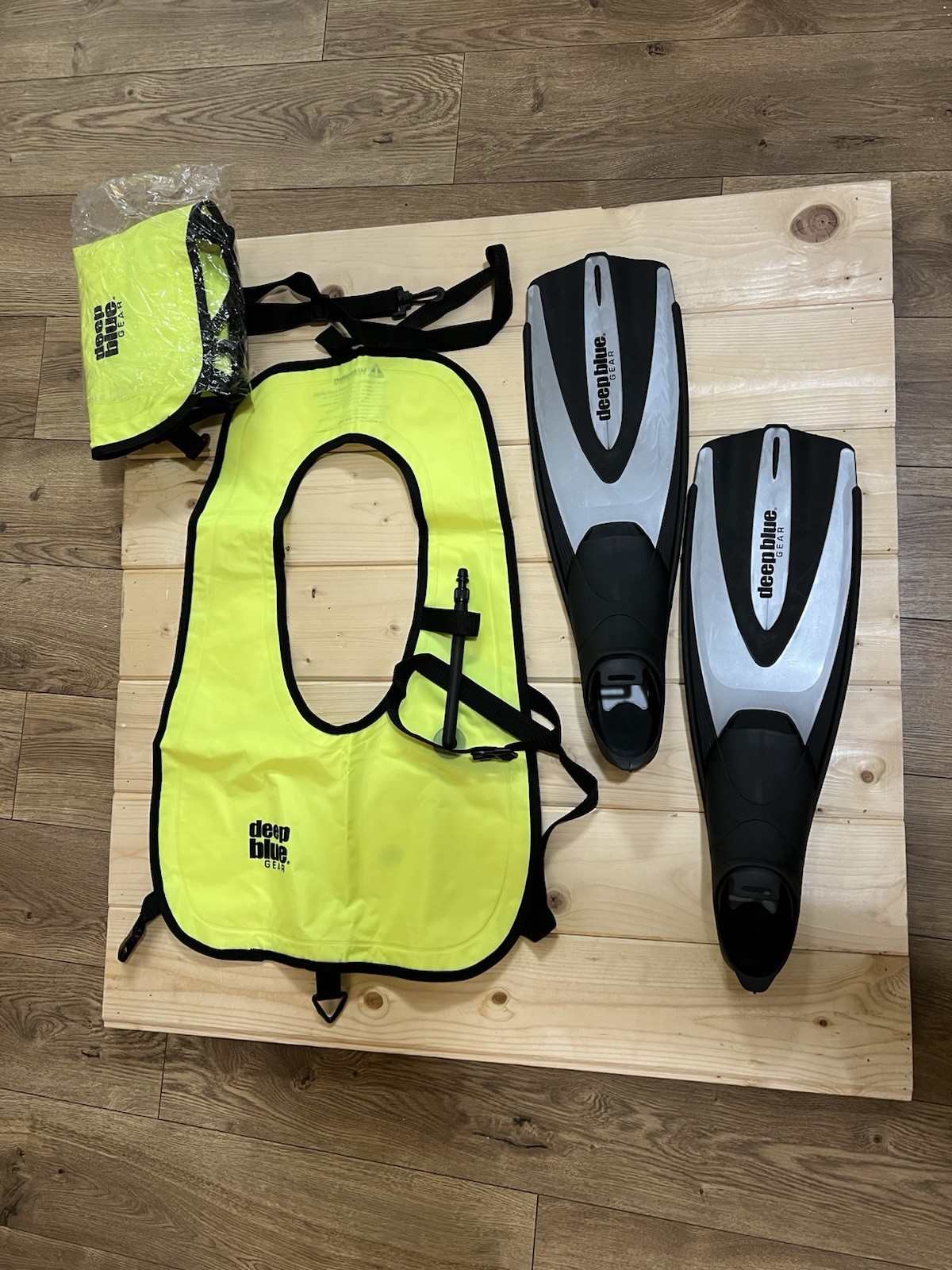 Deep Blue Gear Snorkeling Set – Fins + 2 Safety Vests (One New)