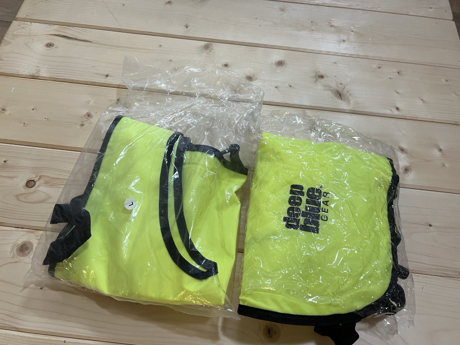 Deep Blue Gear Snorkeling Set – Fins + 2 Safety Vests (One New)