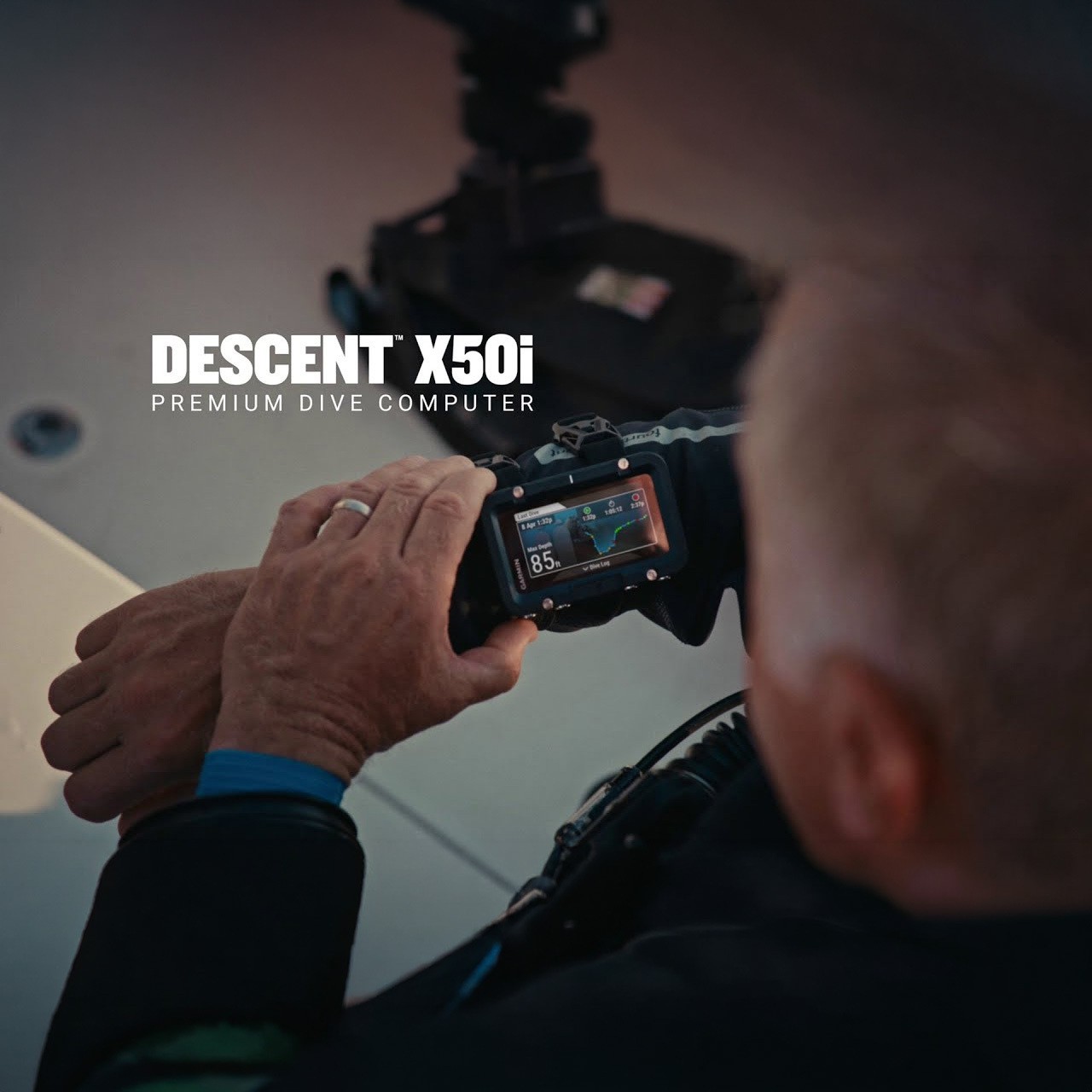 Garmin Descent X50i Premium Dive Computer (200m) with Transceiver & Case Bundl