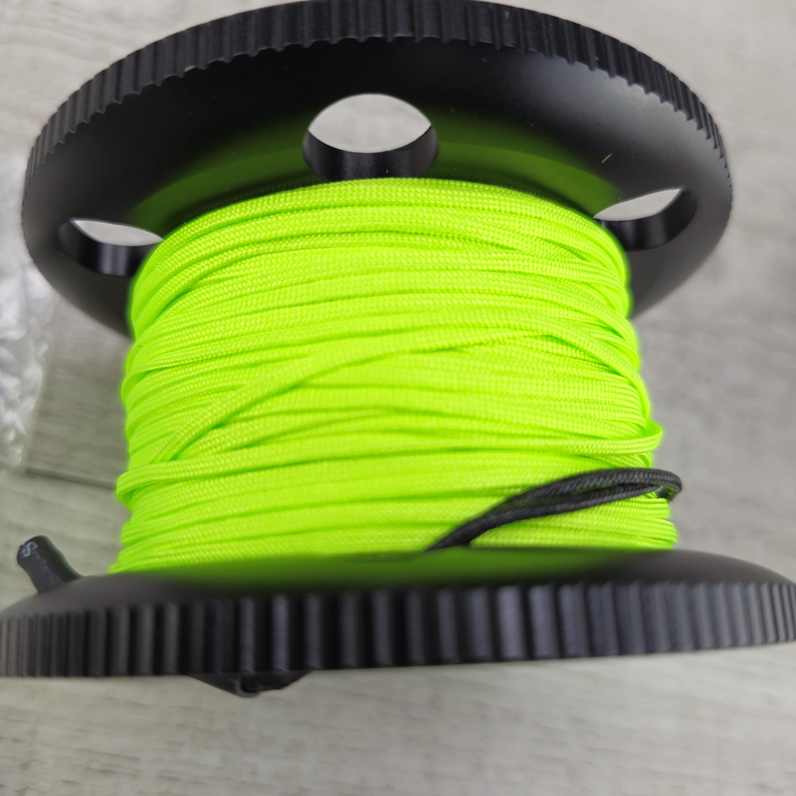 Scuba Diving Finger Spool Reel Hi-Vis Neon Line + Double Bolt Snap, 118 Feet