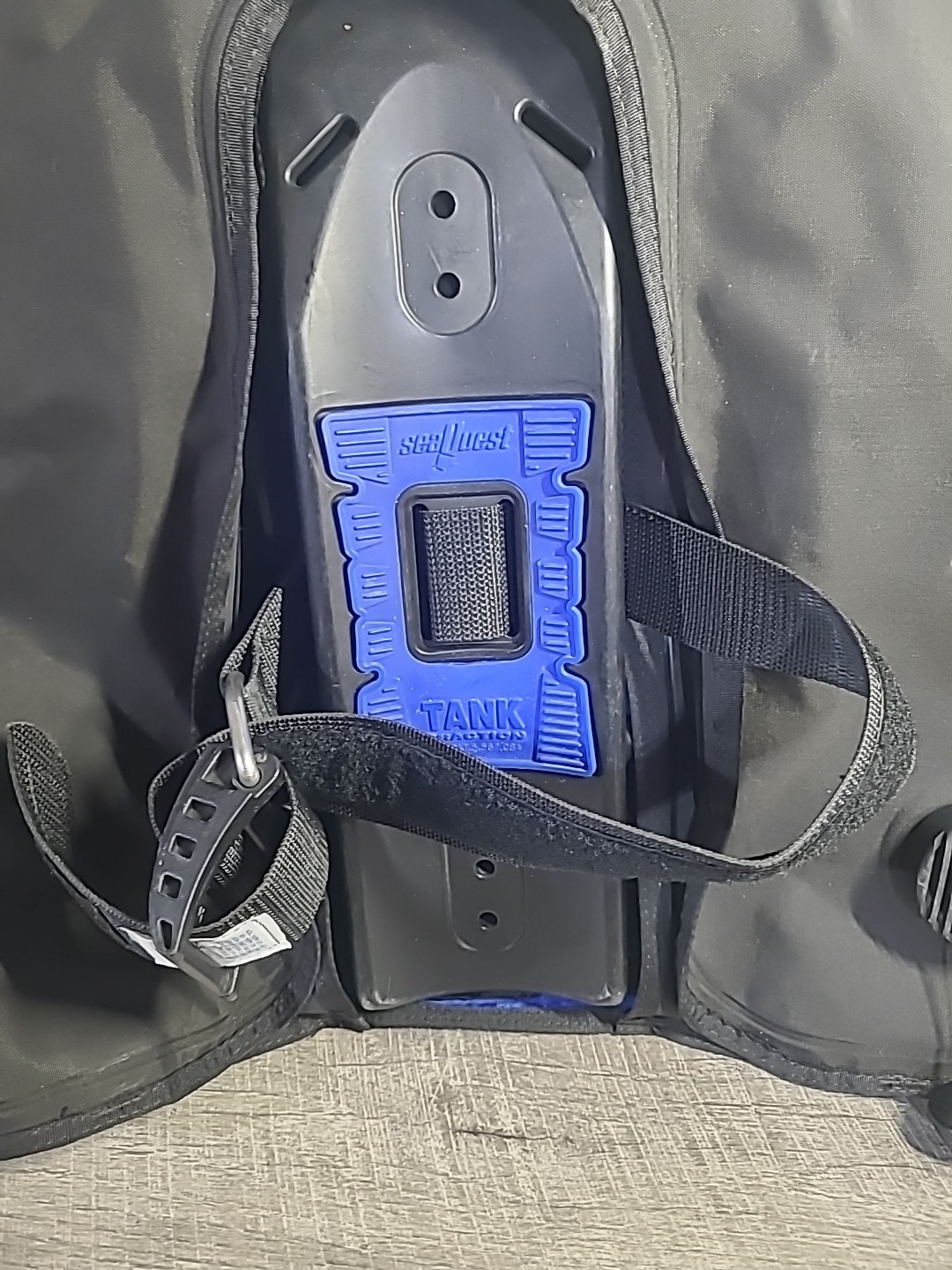 SeaQuest Balance BCD Men’s Size Large And Two 5 lb Weight Pockets