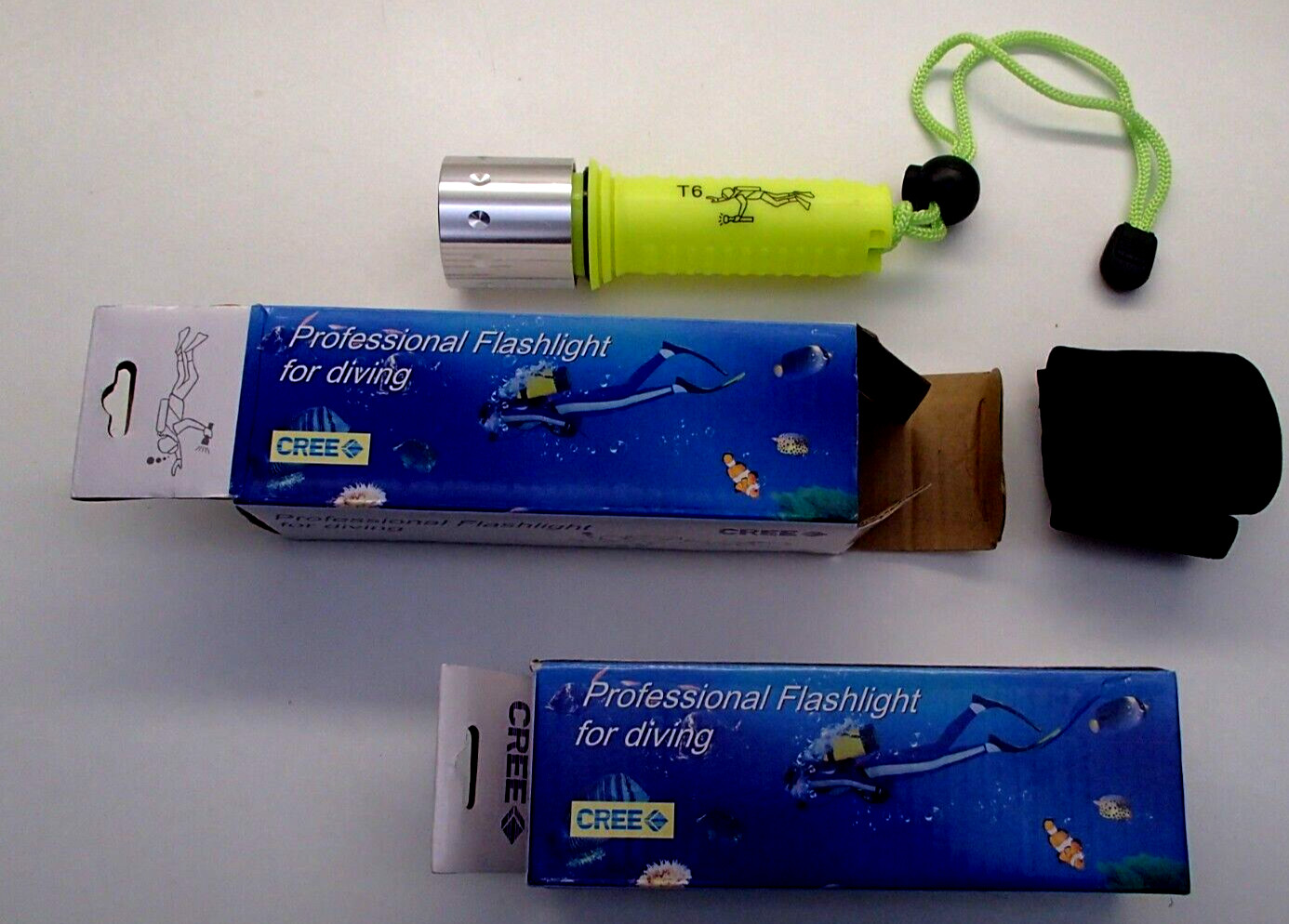 NIB 2 CREE PROFESSIONAL UNDERWATER DIVING FLASHLIGHTS Light To 25M Depth To 20M