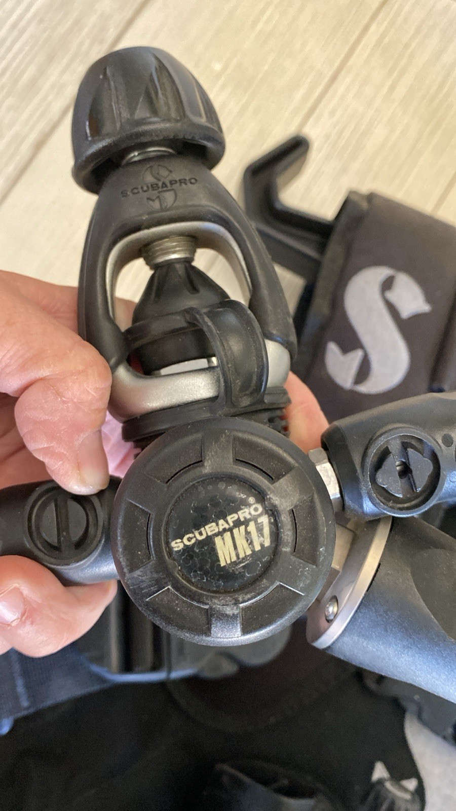 Scubapro Glide Plus LARGE BCD w/ Air 2 + MK17/X650 Regulator Set