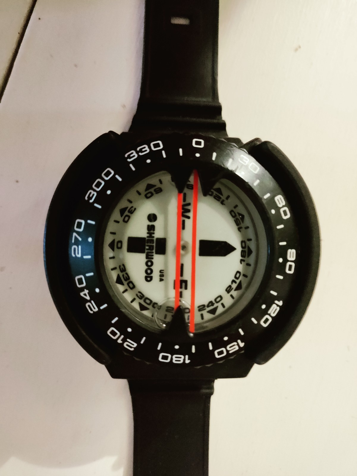 Sherwood Scuba Diving Wrist Compass Black Bezel Rubber Wrist Strap USA NEW