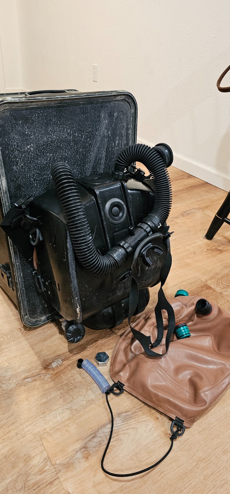 Dräger LAR VI.1 Closed Circuit SCUBA Diving Apparatus Kit with Case Drager