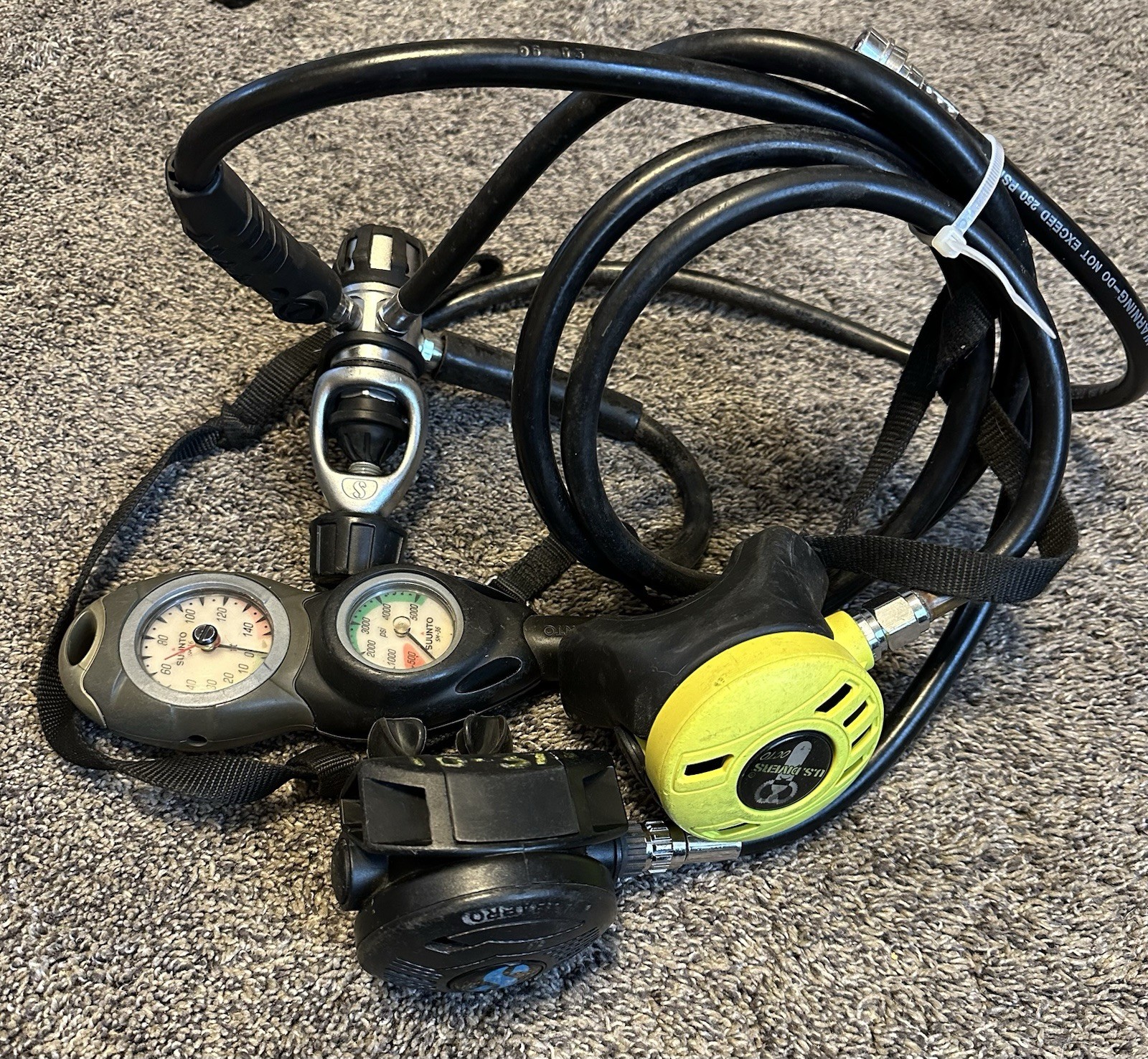 Scuba Diving Gear Bundle. ScubaPro, Suunto, US Divers OCTO – NOT TESTED