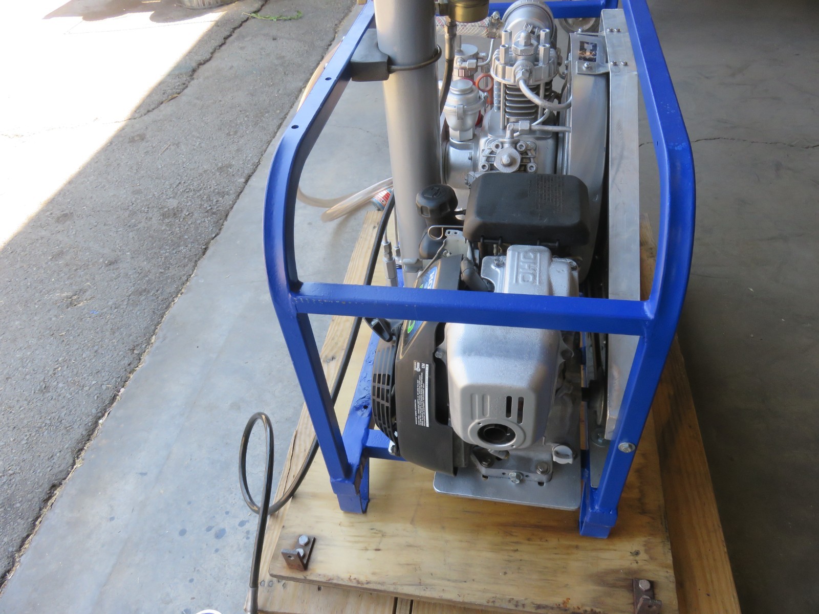 BAUER PORTABLE SCUBA COMPRESSOR GASOLINE POWERED 5HP
