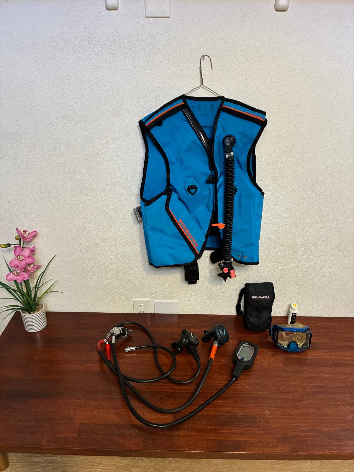 Scubapro G250 + S600 + 3000 PSI First Stage + BCD (M) + Oceanic DataMax Pro