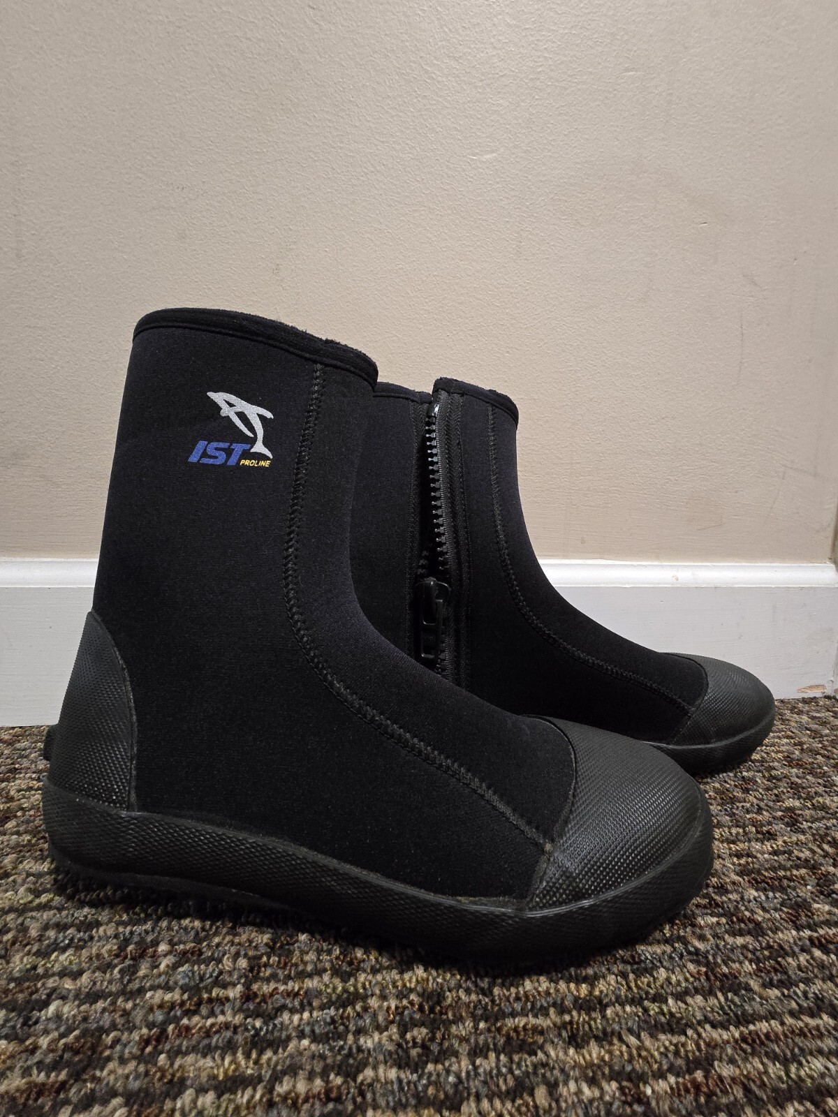 IST Proline 5mm Dive Boots size 8 European 39