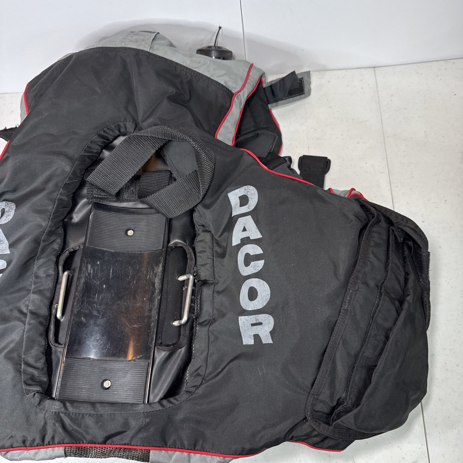 Dacor BCD SCUBA Black/Gray/Red Diving Dive Vest BC Size Medium