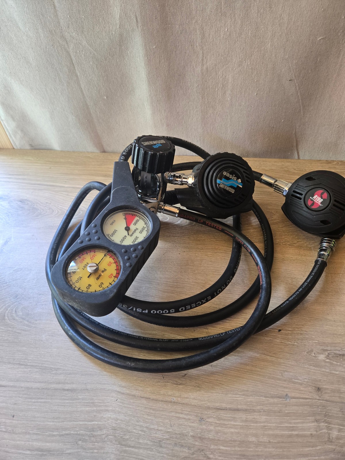 Sherwood 1st Stage w Oasis Plus Regulator Depth/ Pressure Gages Scubapro R190
