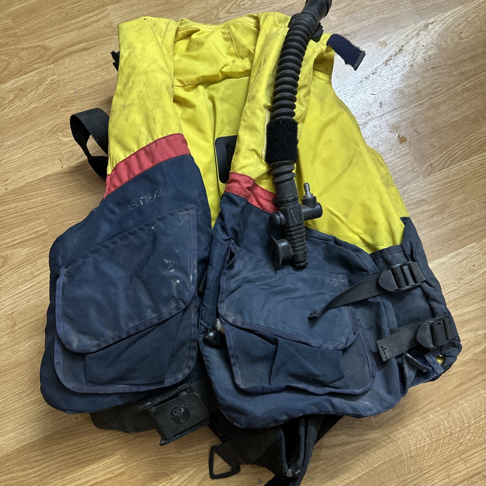Scuba Diving BCD Vest CO2 Life Vest Us Divers Size Large