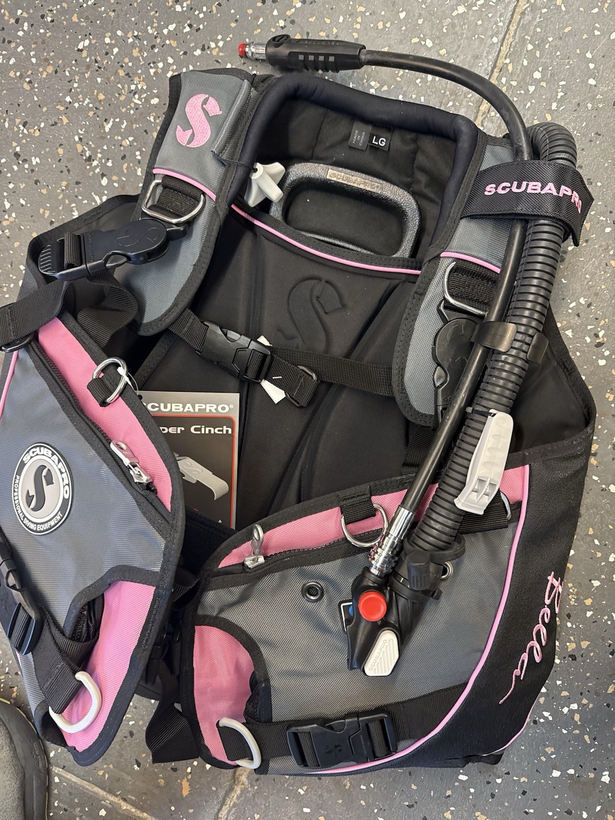 SCUBAPRO Bella BCD XL w/ Balanced Inflator, Black/Pink Size EXTRA LARGE