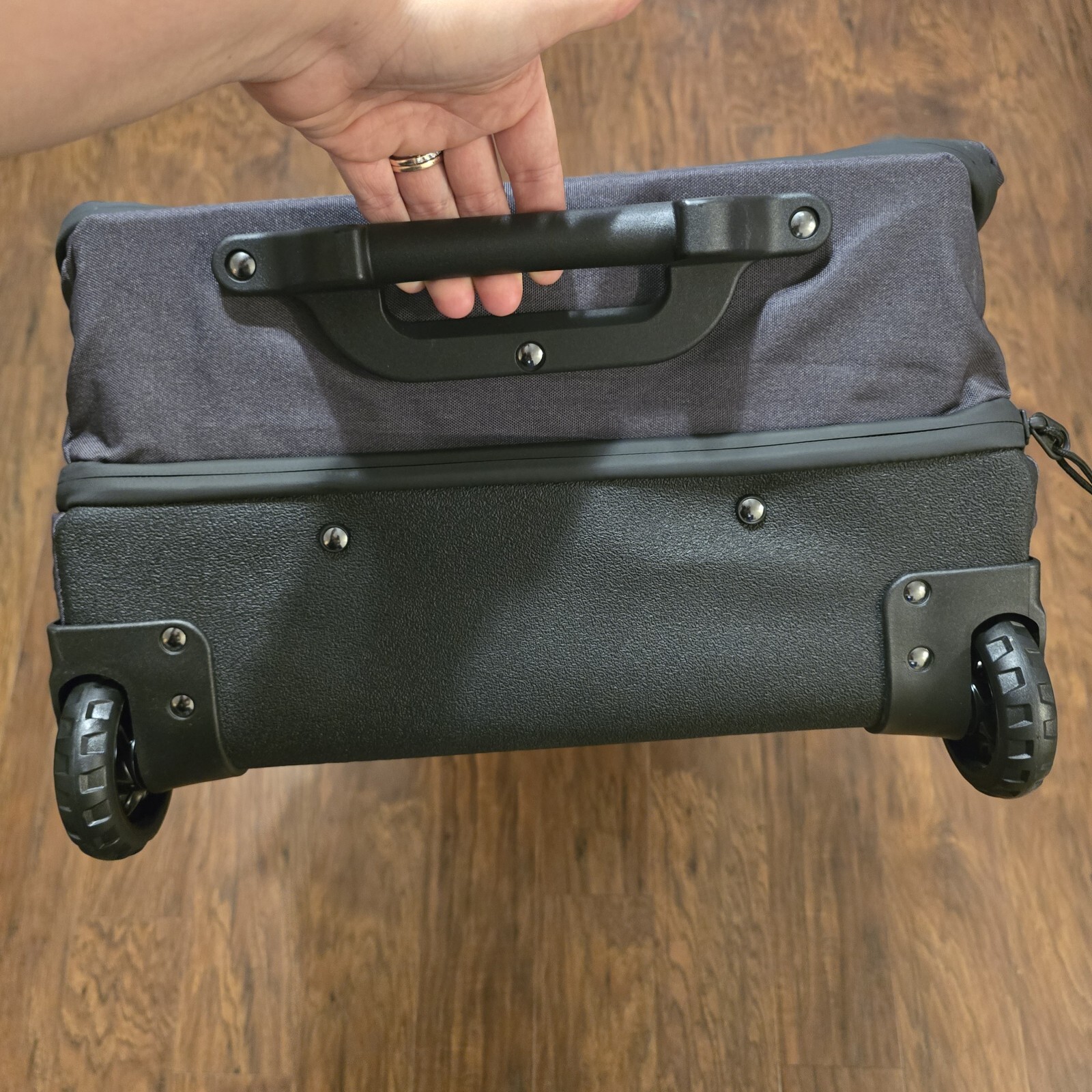 ScubaPro Definition Duo 118 Dive Bag Msrp $350 Gray With Travel Bag Cover