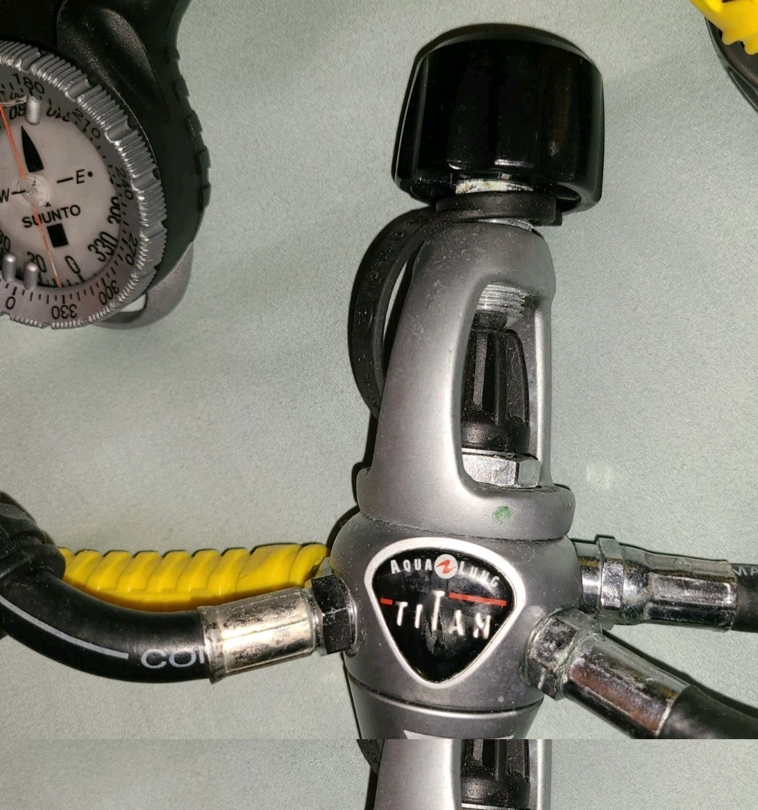 Aqua Lung reg set, Titan 1st stage LX reg, Suunto console w Gekko compass & SPG