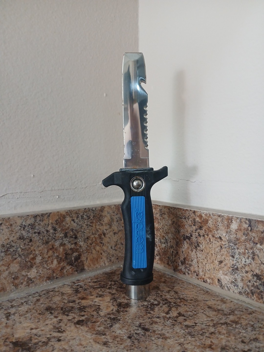 Wenoka Seaquest Blue Dive Knife W/ Sheath