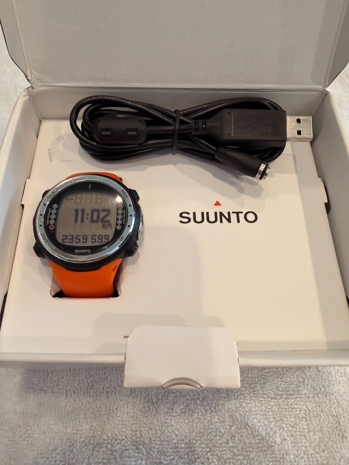 Suunto D4i dive computer with box, data cable, air integration capable