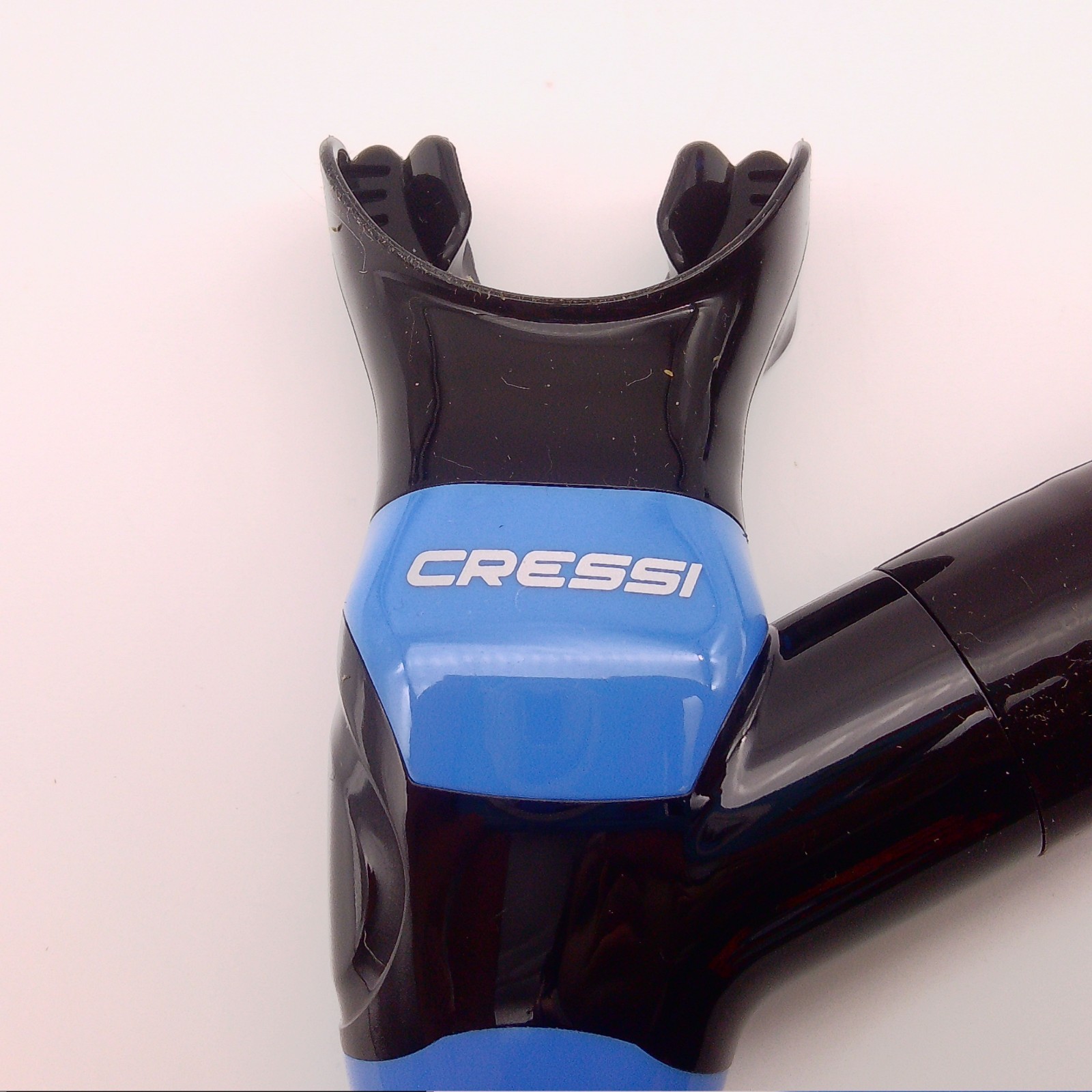 Cressi Supernova Dry Adult Size Snorkel, Black & Blue, ES259520