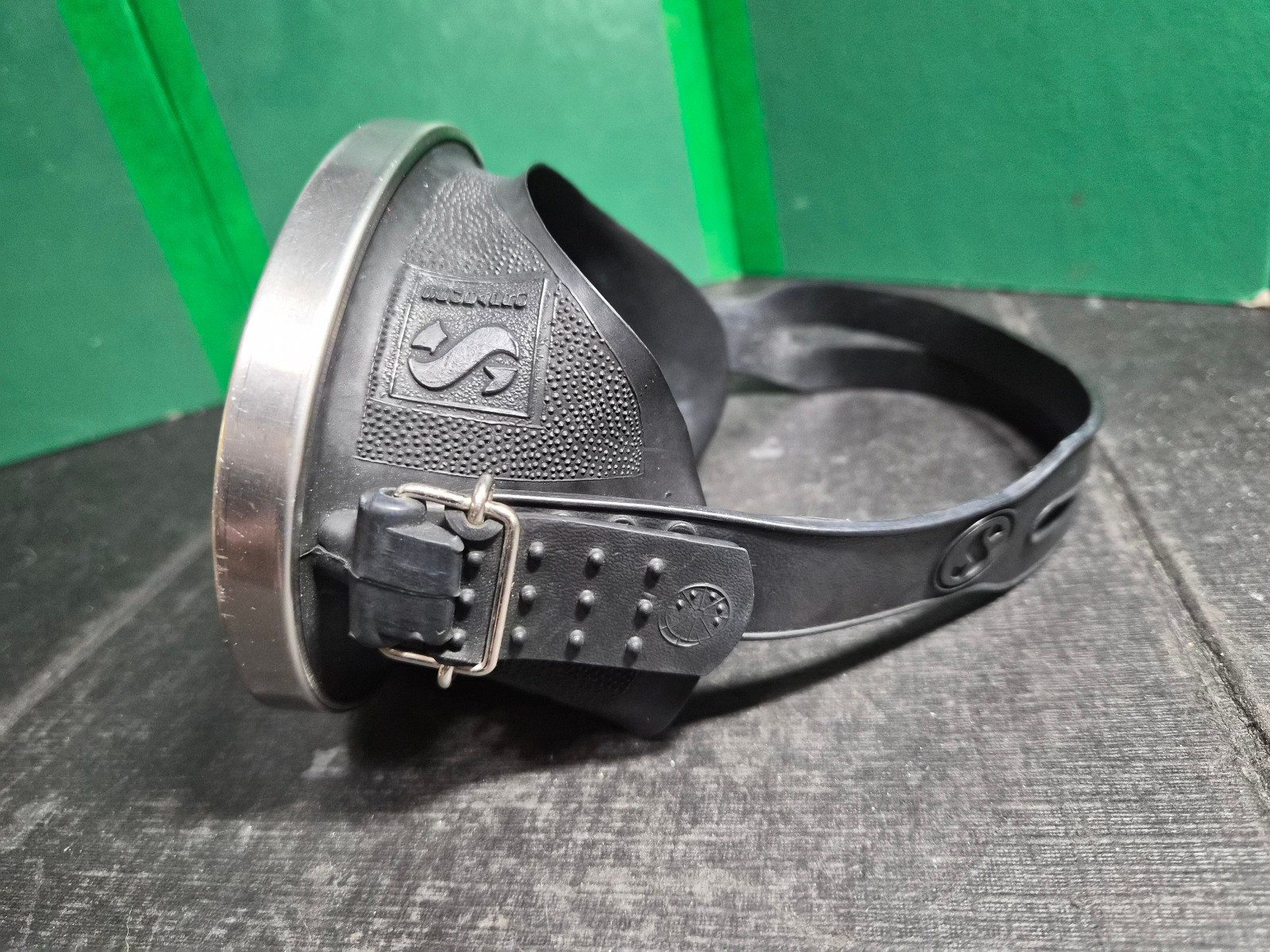 Vintage Scuba Pro Dive Mask Metal Rubber Tempered Oval Glass Black