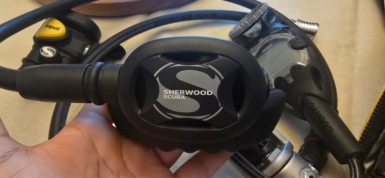 Sherwood Oasis w/ Suunto Scuba Reg