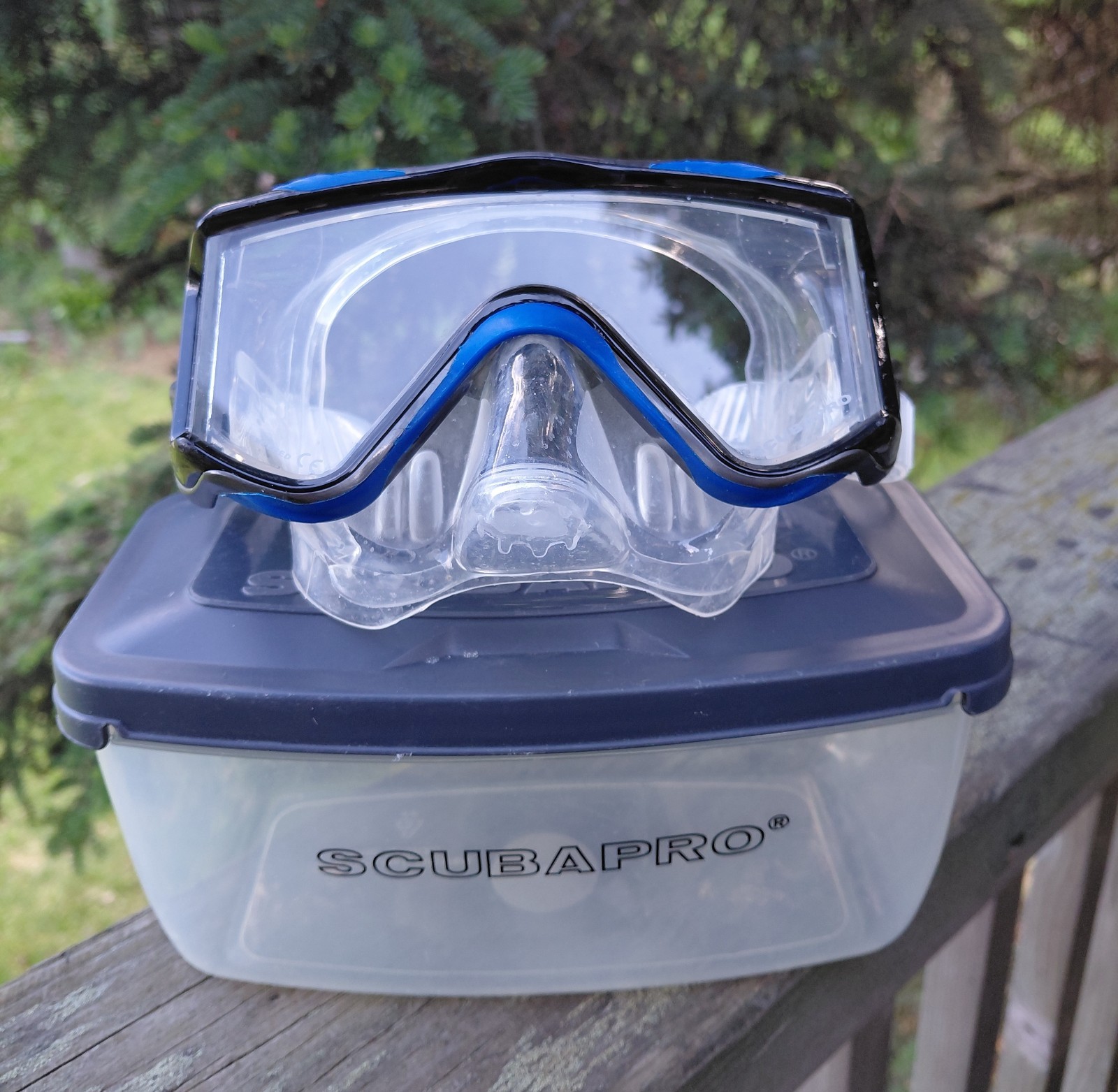 Scubapro Crystal Vu Plus Dive Mask Blue And Black With Case