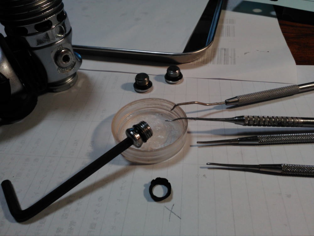 Scubapro MK25 / 10021 Regulator First Stage, Pressure checked; no air leaks