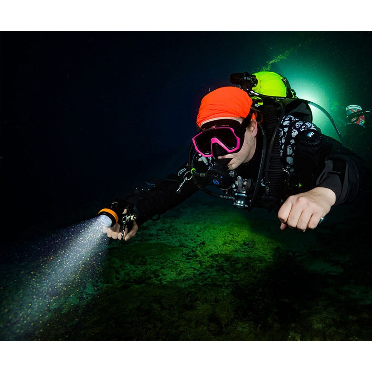 OrcaTorch Model Number # D620 V2.0 2700 Lumens Canister Light