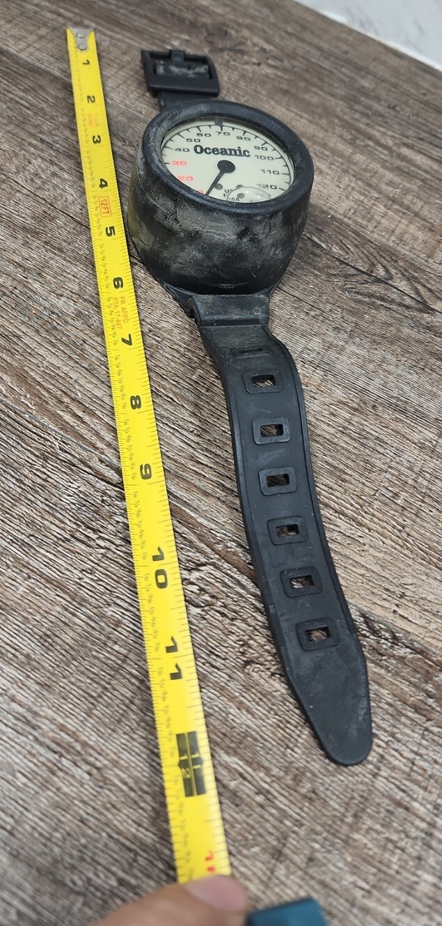 ☆~Scuba diving wrist mounted Oceanic wrist max depth gauge meter 200ft tested~☆