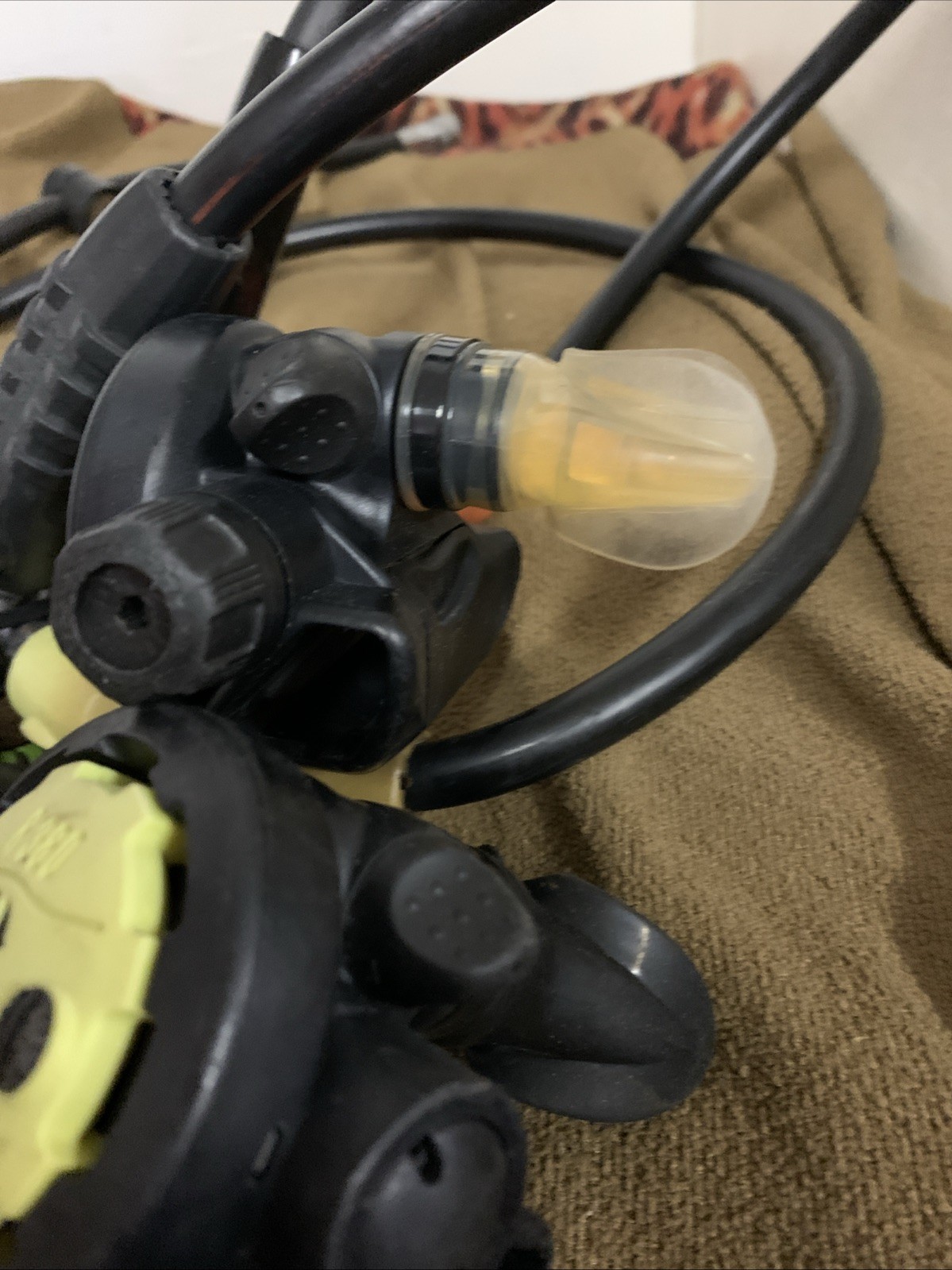 Scuba Pro R380 & G5000 Regulator & Suunto 3 Console Gauge Set Great Shape Lot