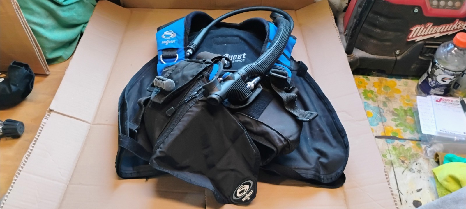 SeaQuest Balance BCD Men’s Size Large And Two 5 lb Weight Pockets