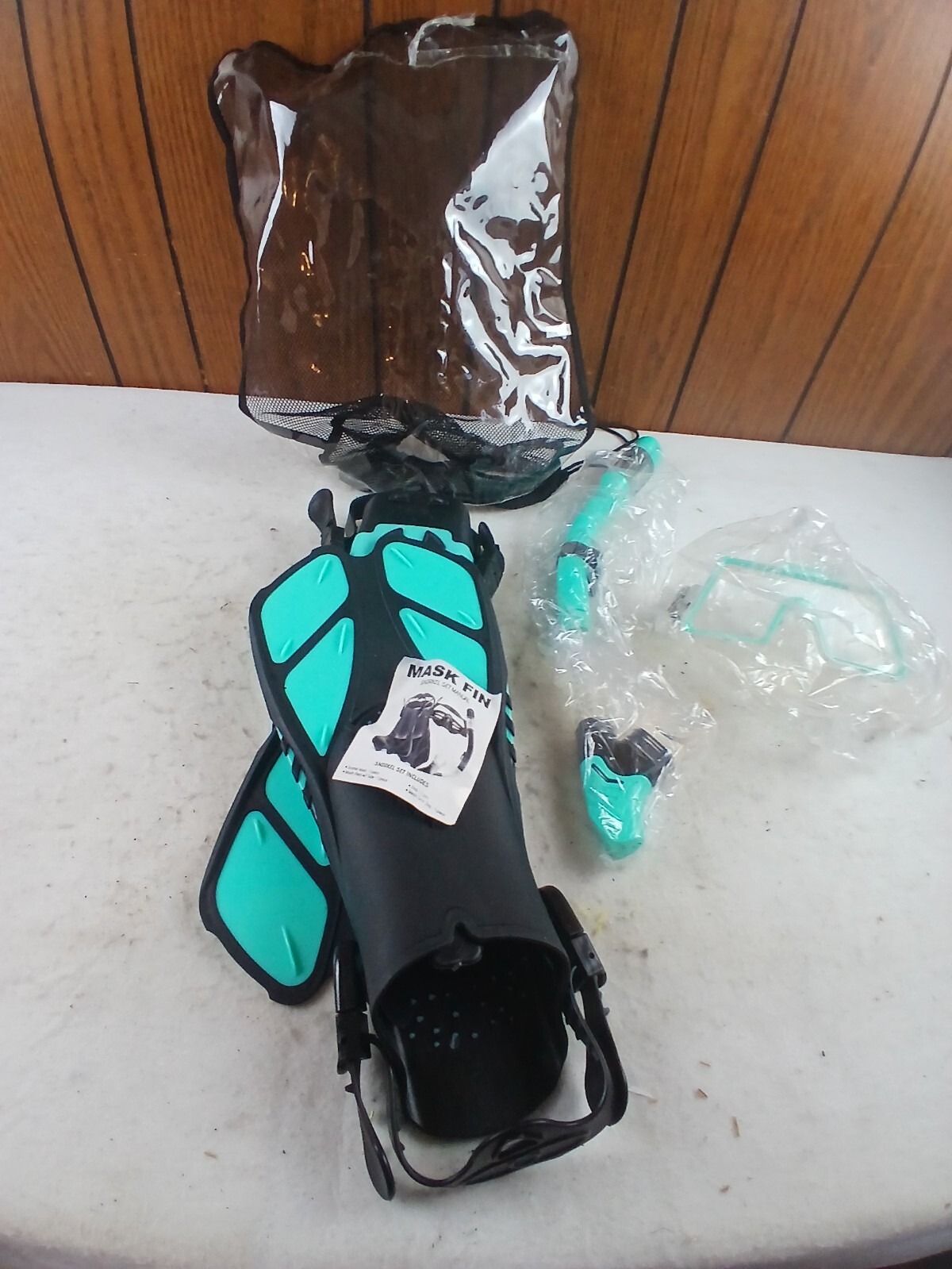 Snorkeling Kit Small Medium 4 1/2 – 8 1/2 Flippers Mask Breathing Tube & Bag