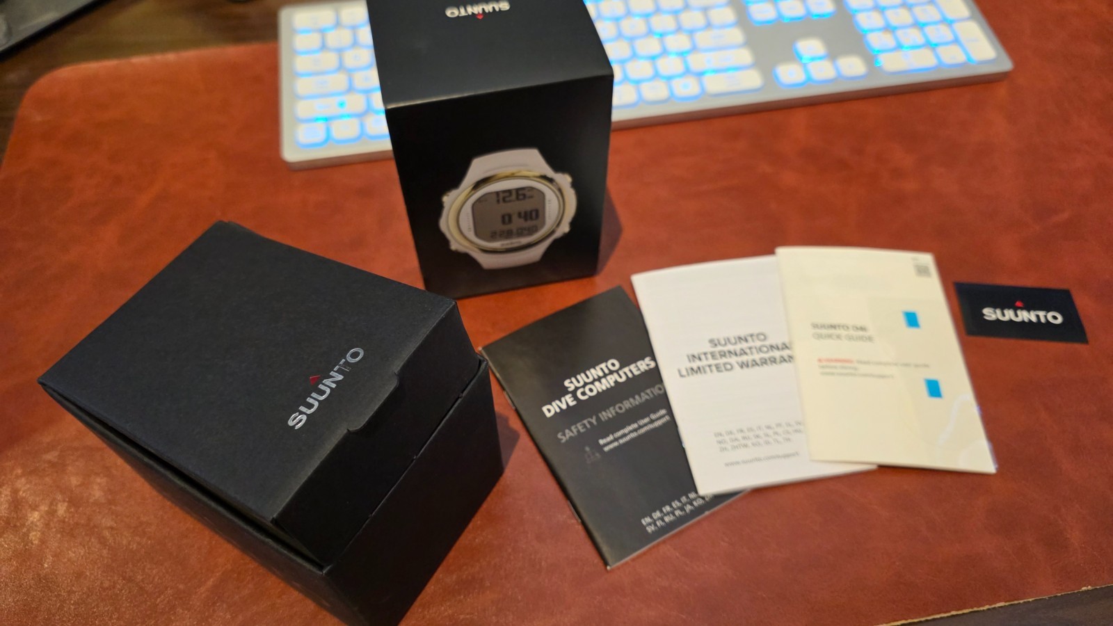 SUUNTO D4i Novo Light Gold Dive Watch New in Box