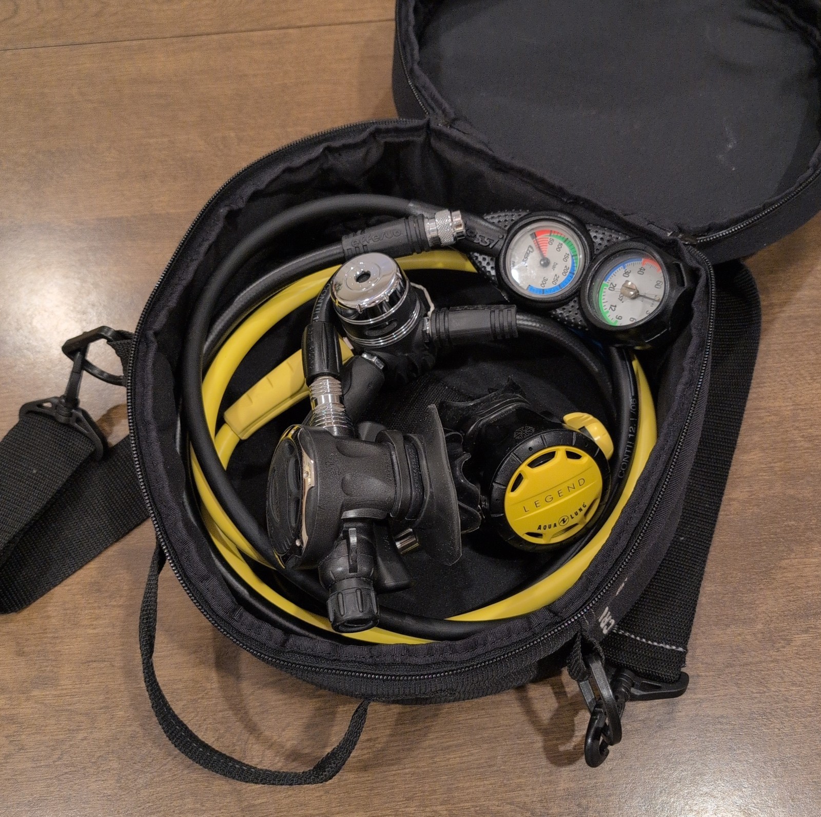 Aqualung Legend Scuba Regulator And ABS EN250 And Cressi Miniconsole 2 Gauge