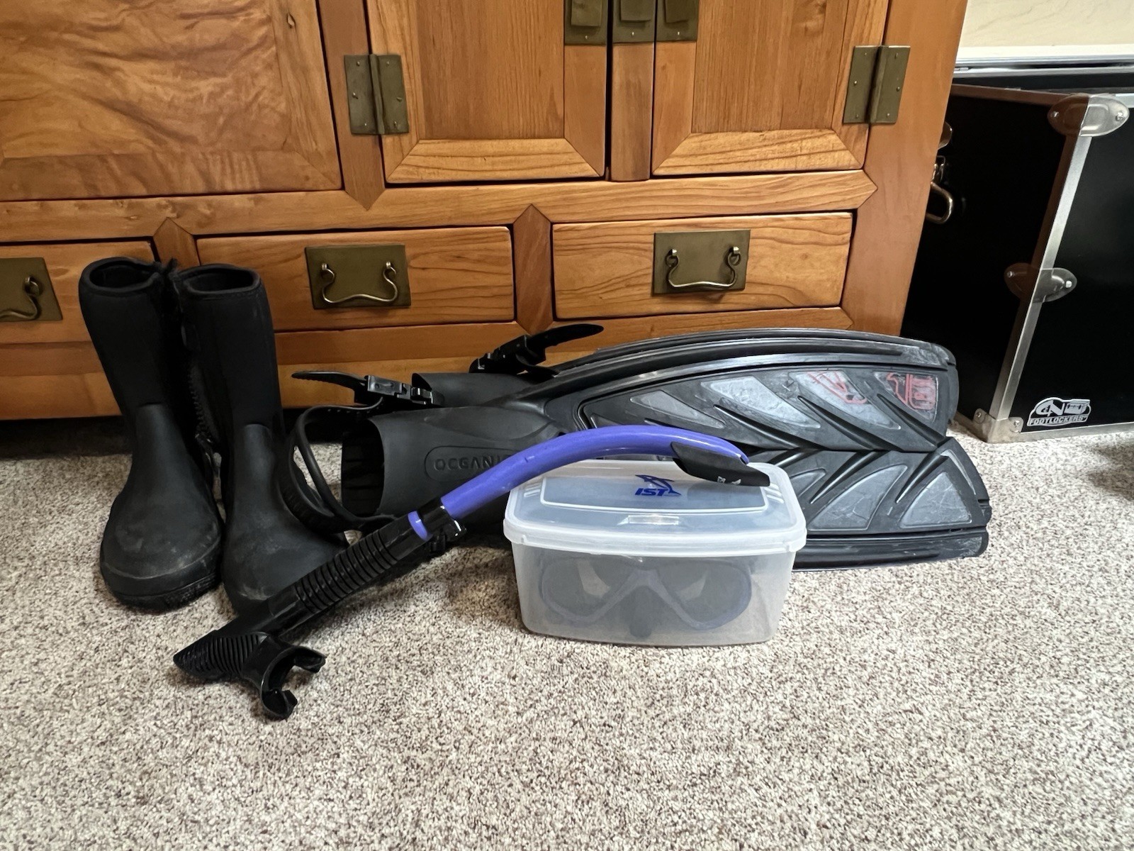 Cold-Water Scuba Gear Package – Oceanic S Fins & 8mm Thug Boots (7) + IST Mask