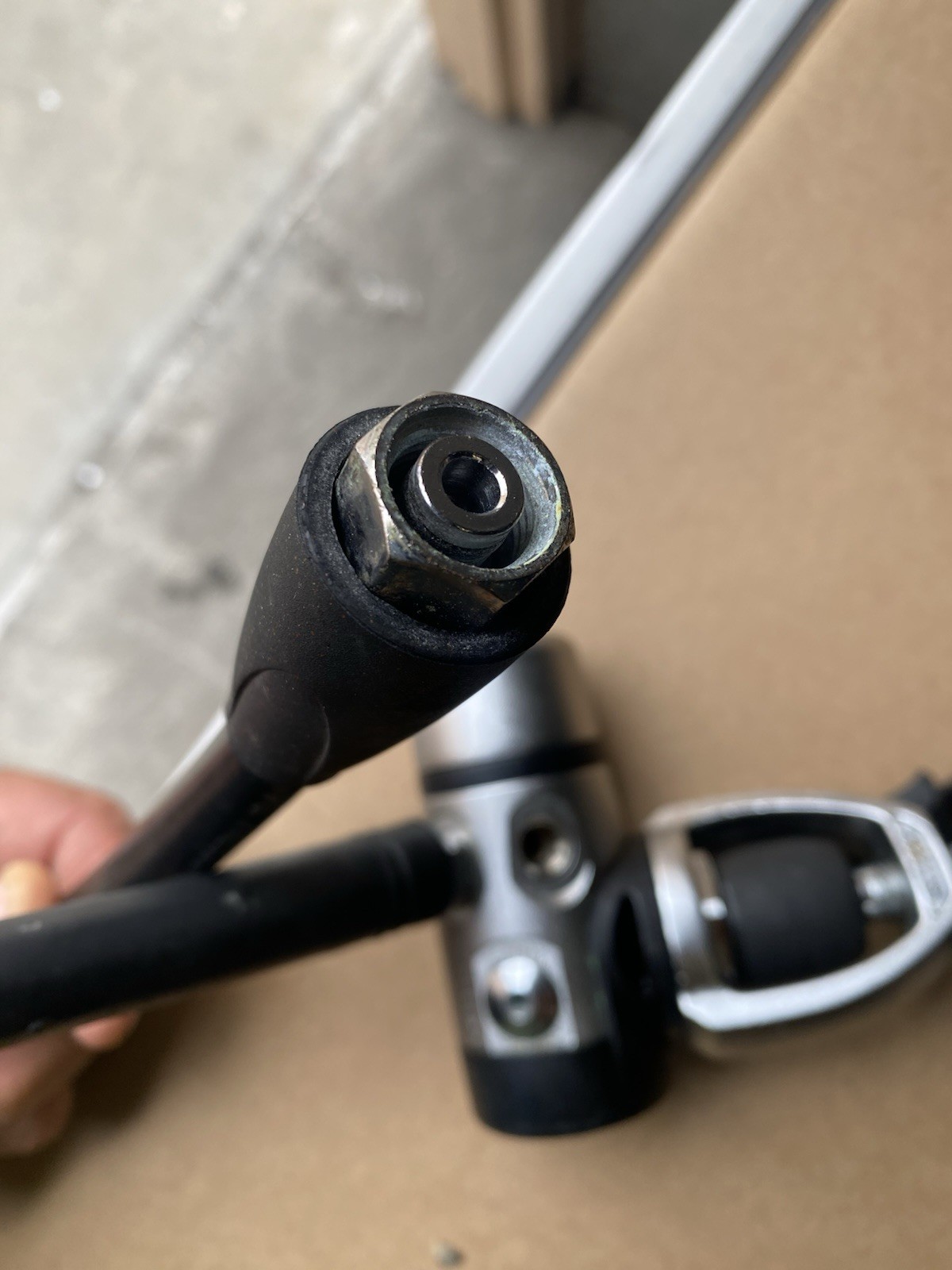 SCUBA DIVING PRE-OWNE GENESIS REGULATOR