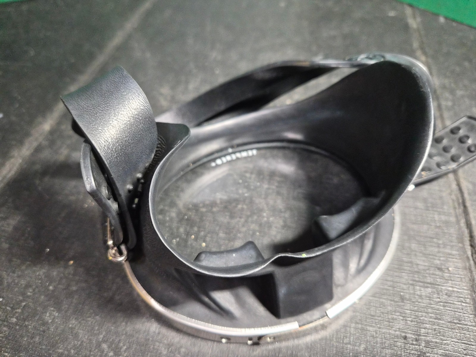 Vintage Scuba Pro Dive Mask Metal Rubber Tempered Oval Glass Black