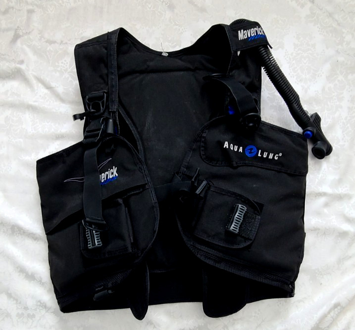 Aqua Lung Maverick RDS Dive Vest With Hose Size X-Large EXCEPTIONAL CONDITION