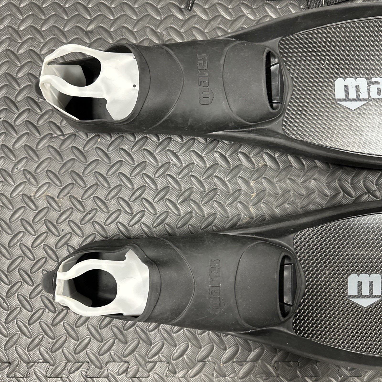 Mares Razor Carbon Full Foot Dive Fins Size 43-44 Freedive Spearfishing