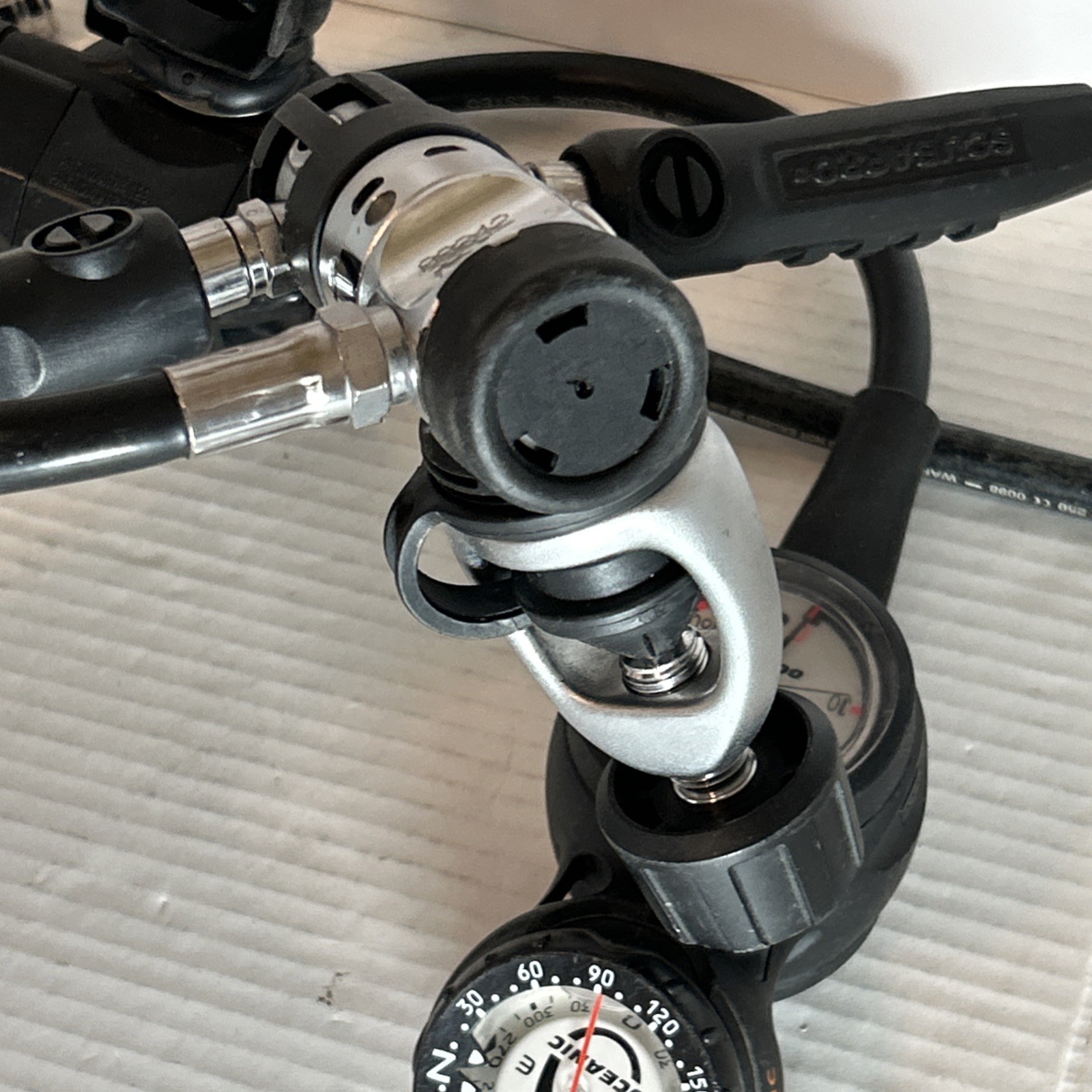 SCUBAPRO MK20 Regulator w/ OCEANIC SWIV2 Gauge Cluster, & G250 Second Stage