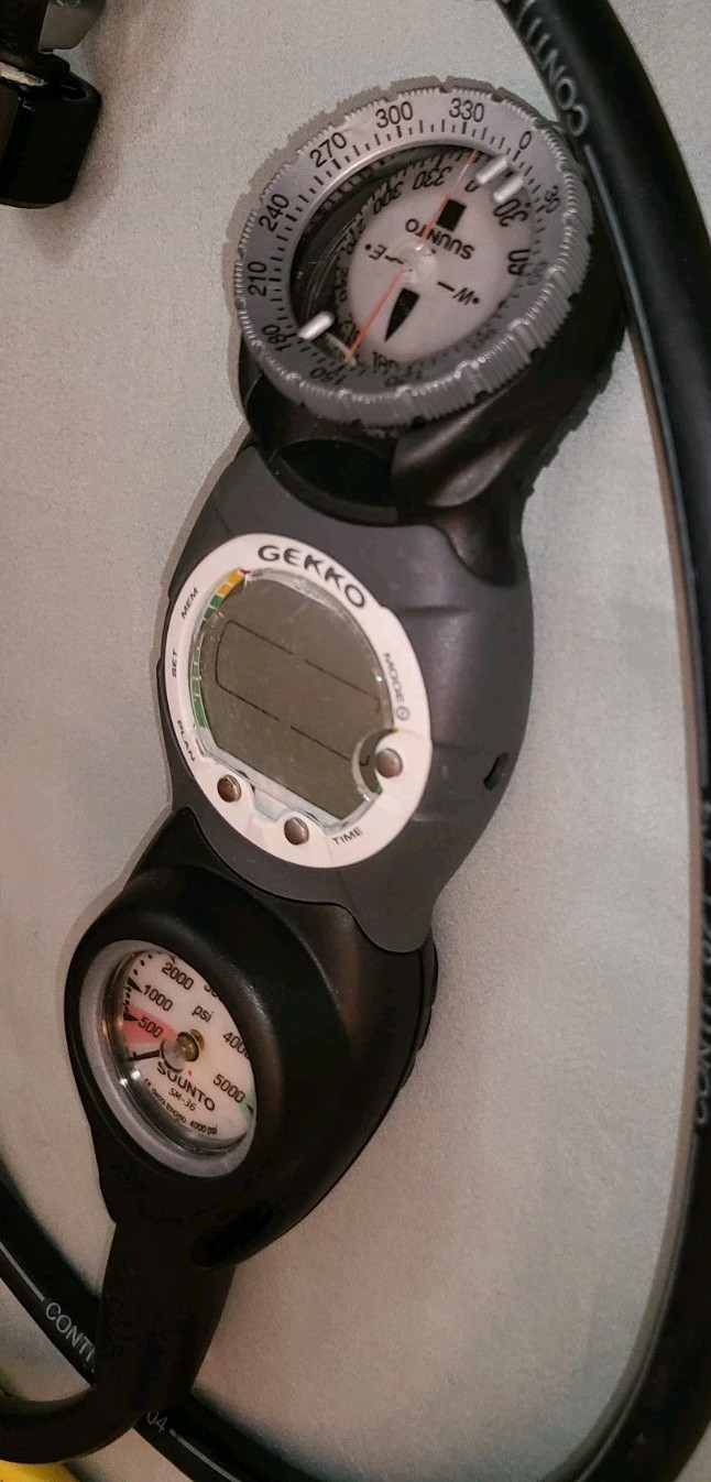 Aqua Lung reg set, Titan 1st stage LX reg, Suunto console w Gekko compass & SPG
