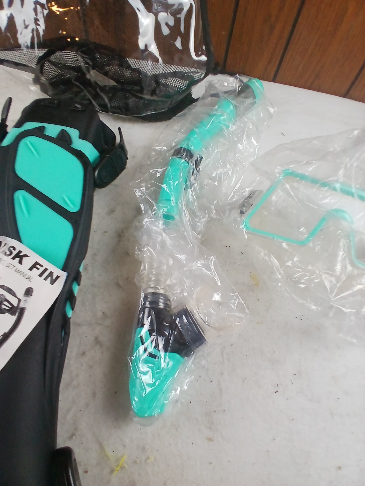 Snorkeling Kit Small Medium 4 1/2 – 8 1/2 Flippers Mask Breathing Tube & Bag