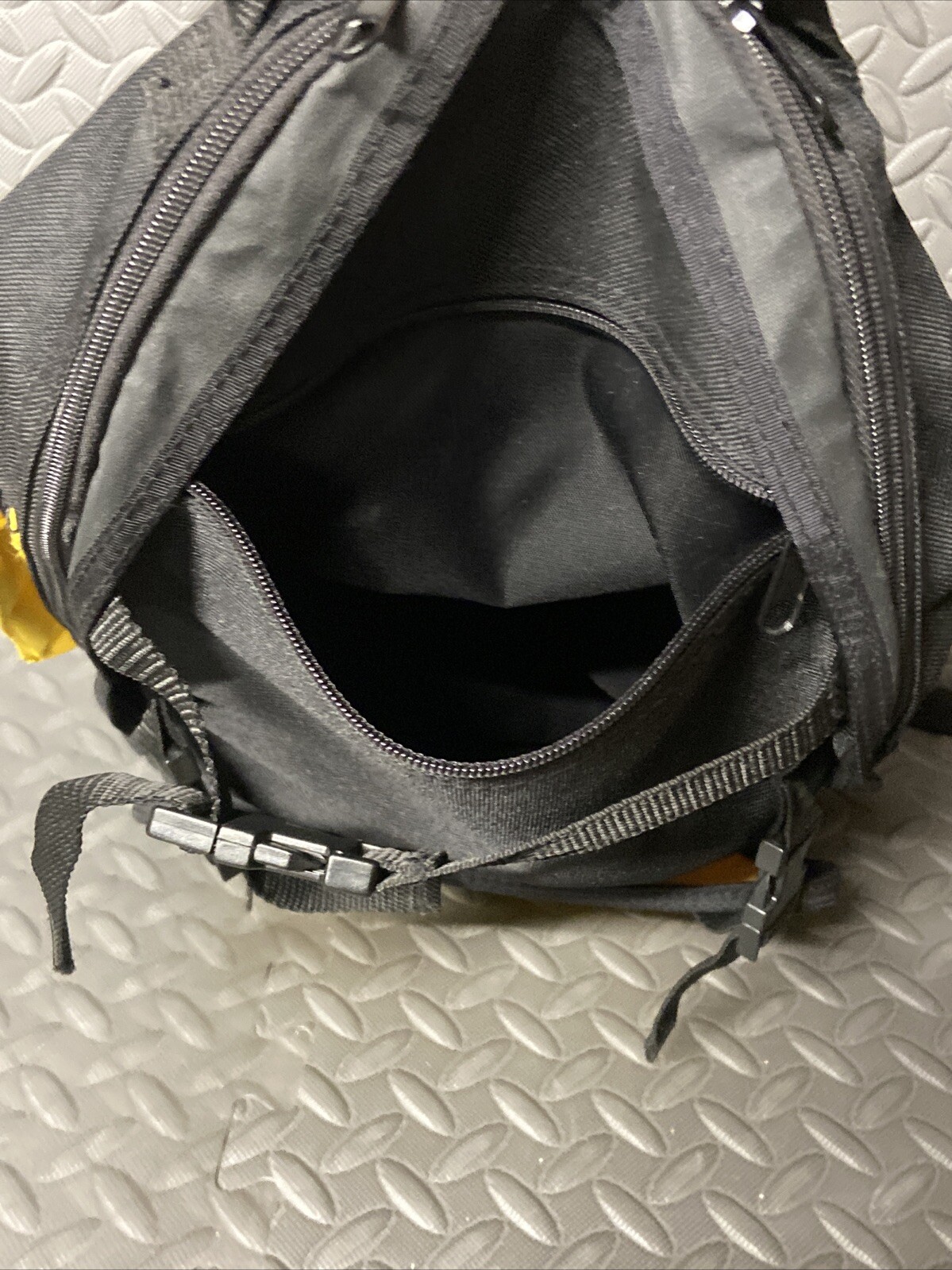 Body Glove Snorkeling Travel Backpack Black Yellow Zipper Pockets 59