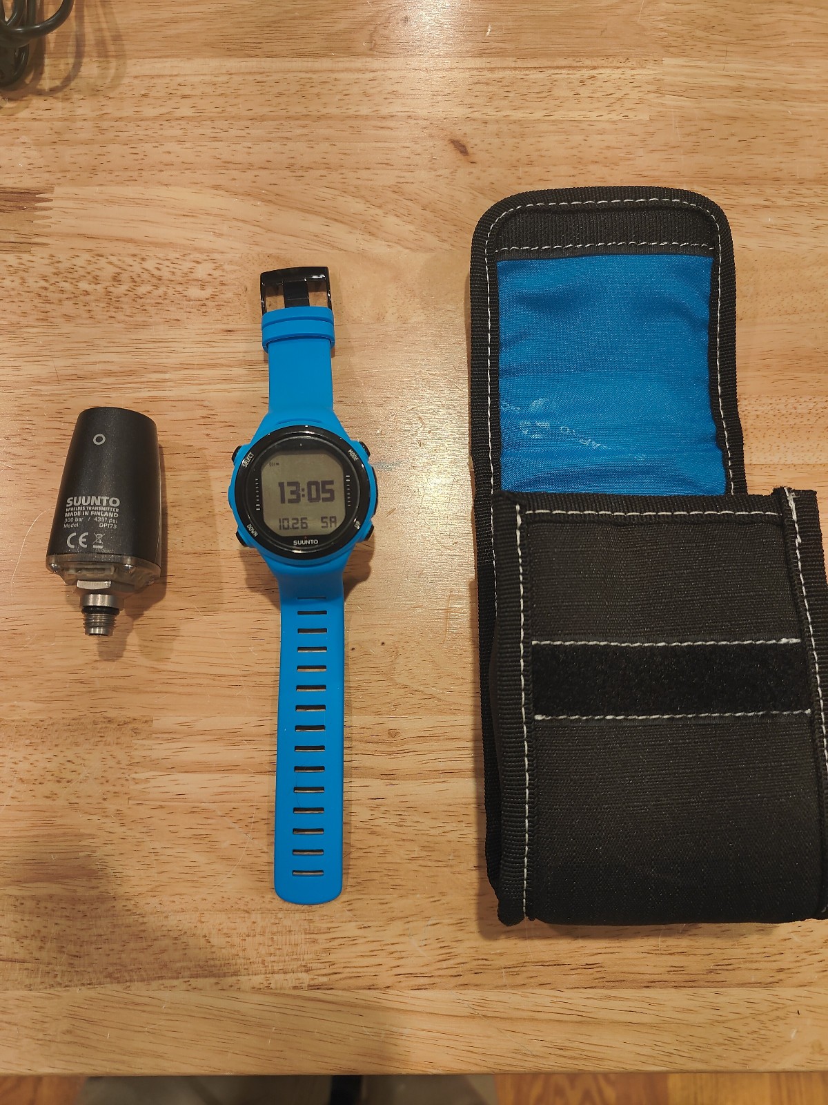 Suunto D4i Dive Computer with Transmitter, Box, Case, Manuals, Cable TESTED GOOD