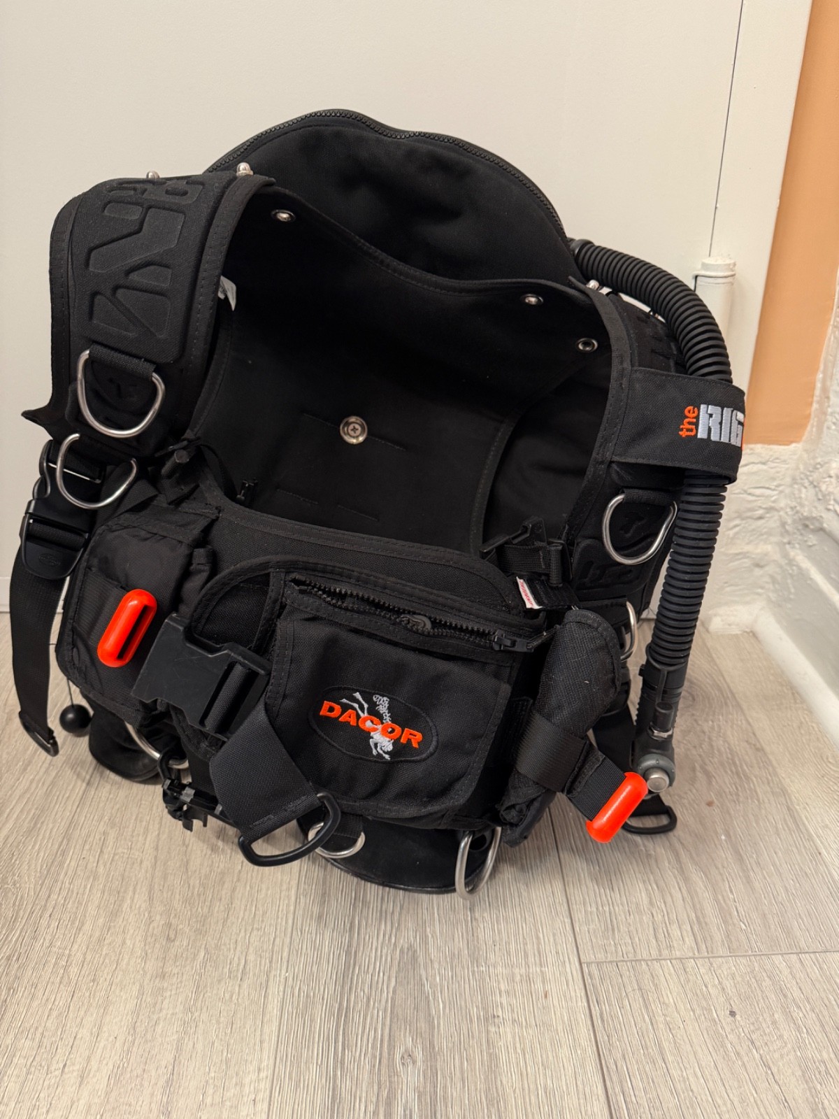 Dacor the Rig 2 BCD scuba diving size small fits medium too